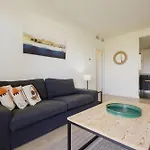 Contemporary 2 Bedroom Apartment In Nueva Andalucia