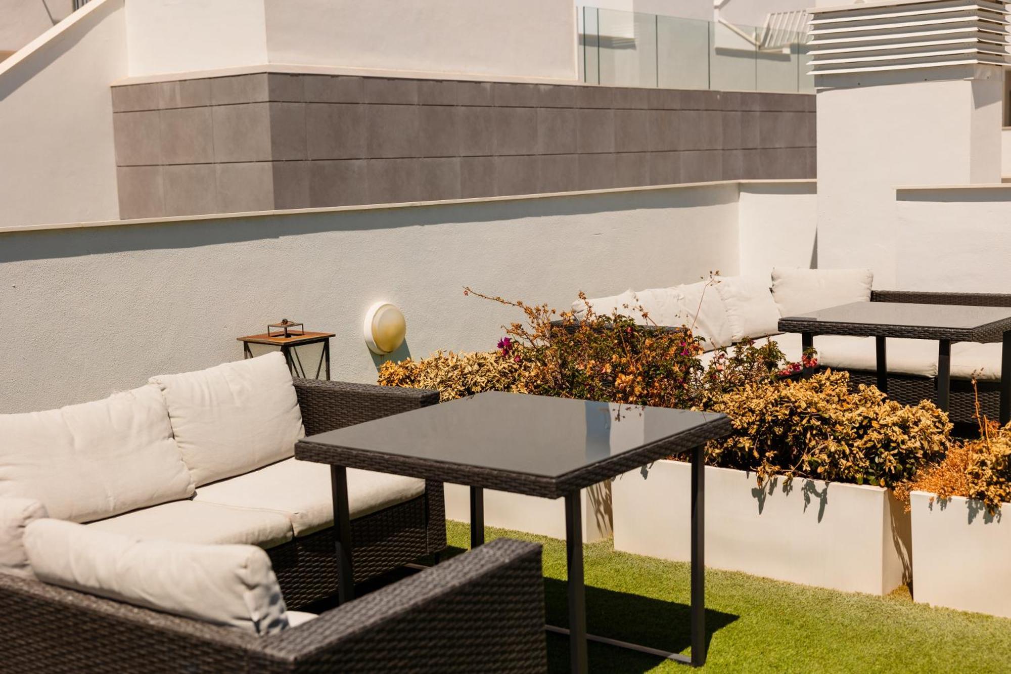 Contemporary 2 Bedroom In Nueva Andalucia Apartment *
