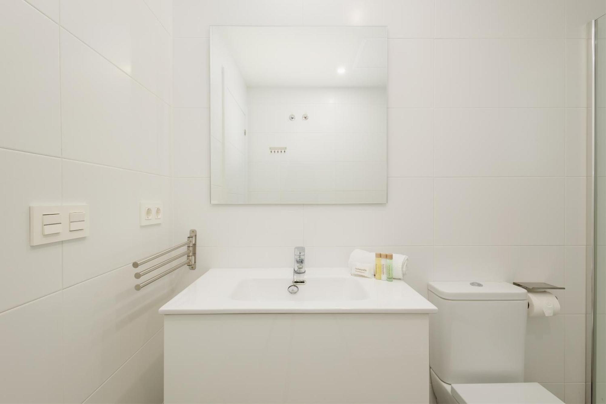 Apartment Contemporary 2 Bedroom In Nueva Andalucia