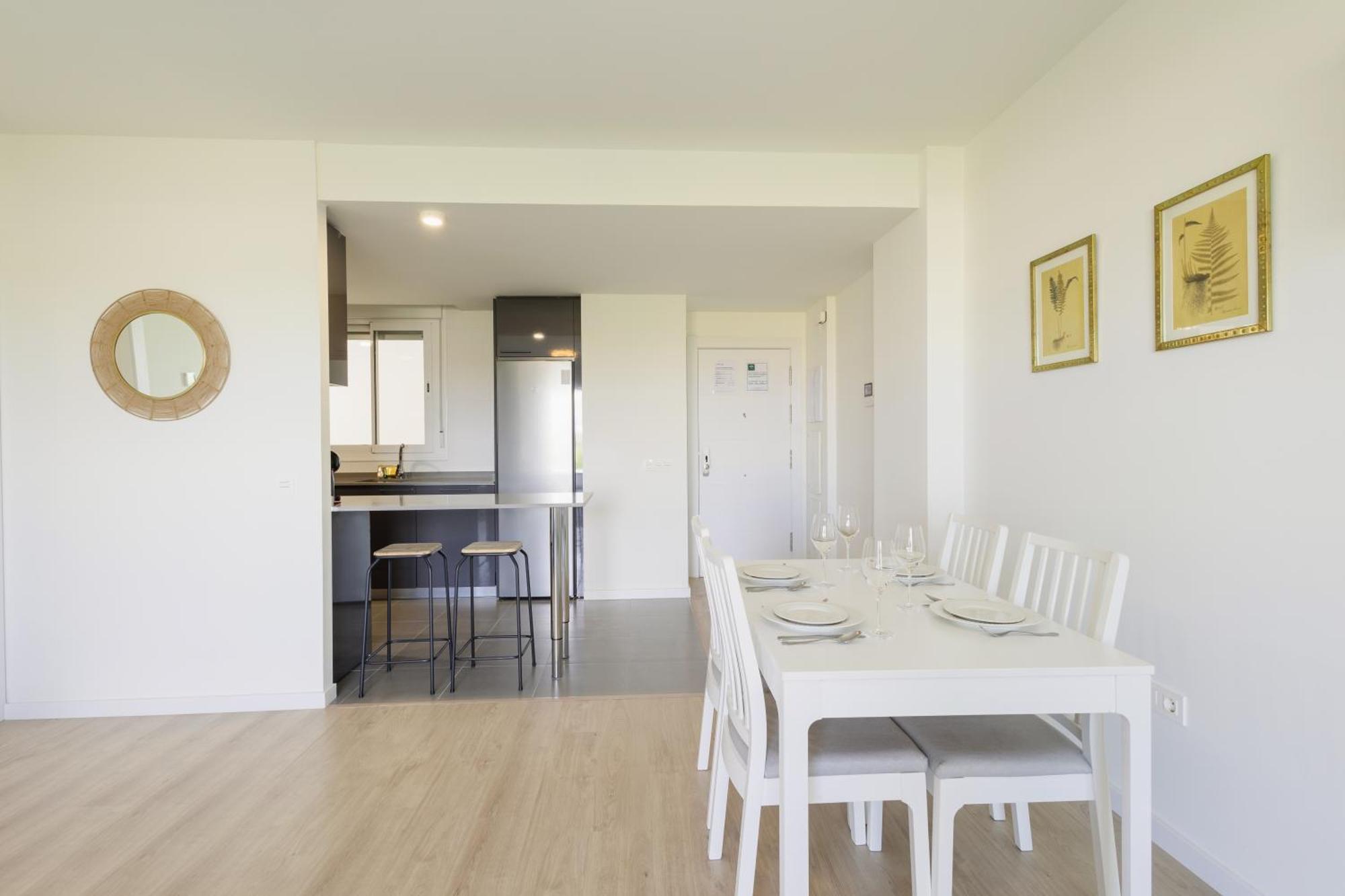 Contemporary 2 Bedroom In Nueva Andalucia Apartment *