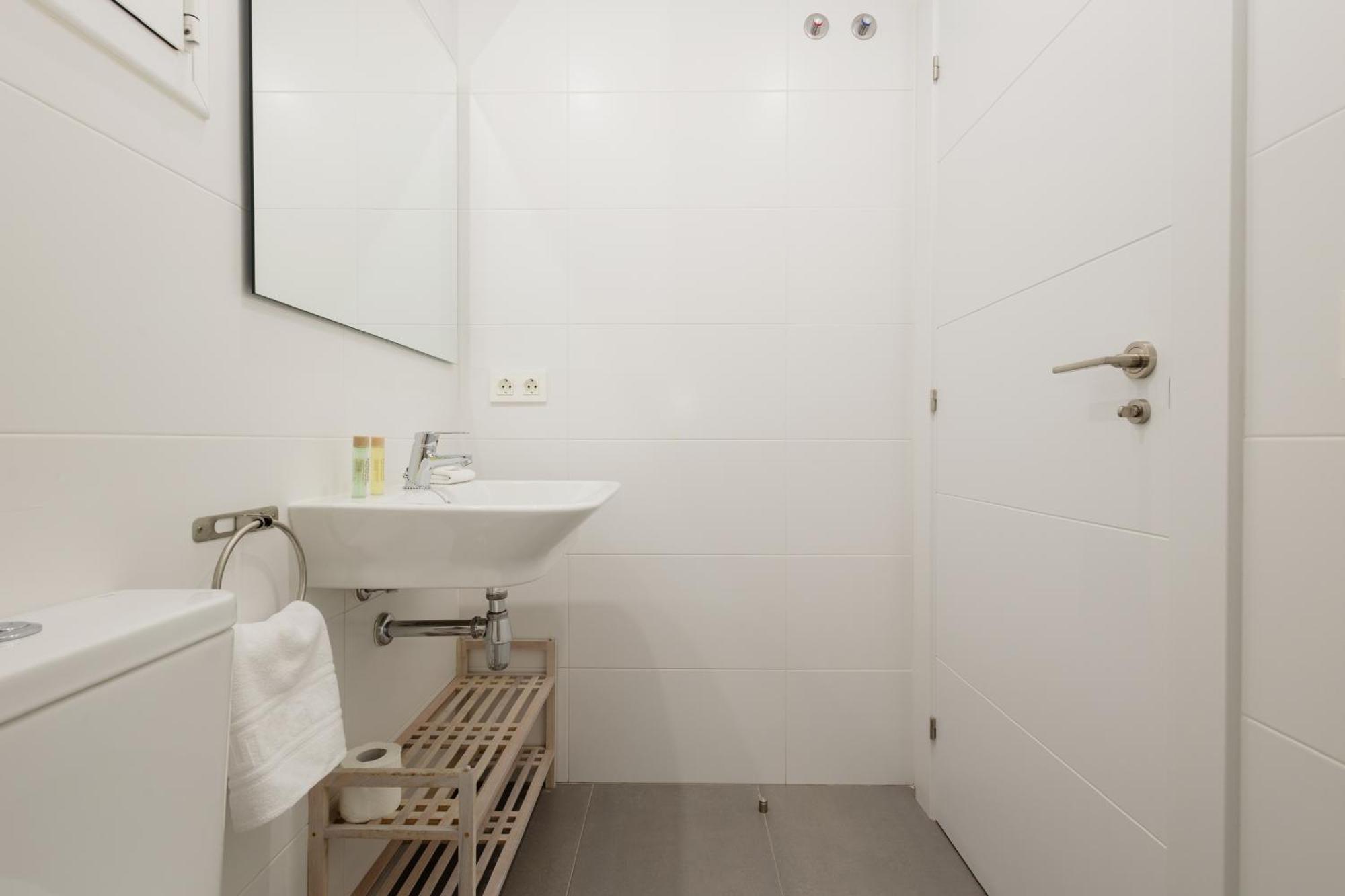 Contemporary 2 Bedroom In Nueva Andalucia Apartment Marbella
