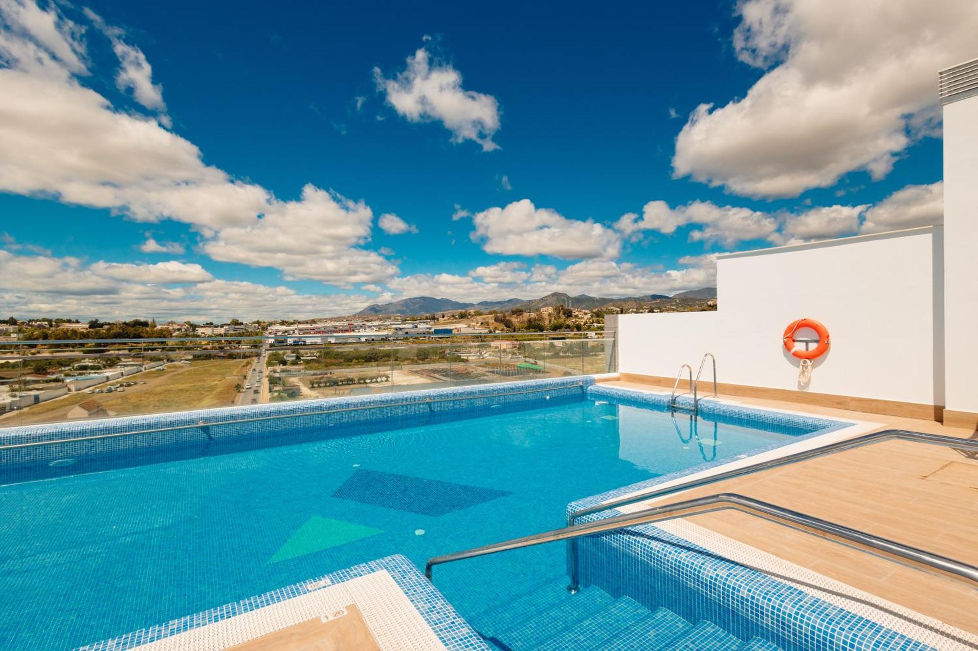 Apartment Contemporary 2 Bedroom In Nueva Andalucia Marbella
