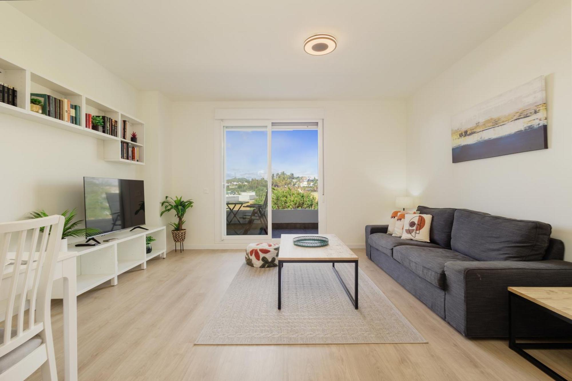 Contemporary 2 Bedroom In Nueva Andalucia Apartment Marbella