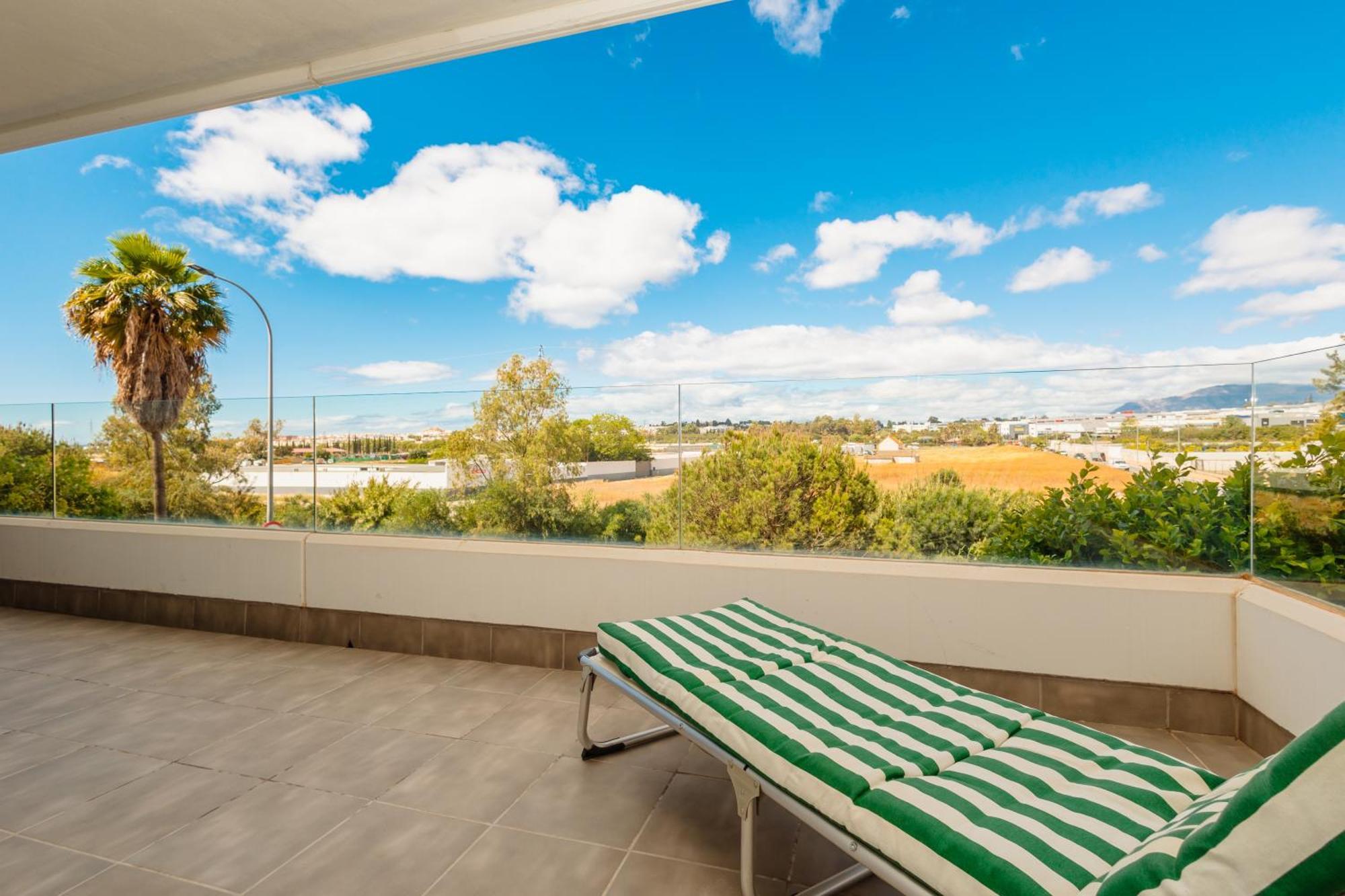 Contemporary 2 Bedroom In Nueva Andalucia Apartment Marbella