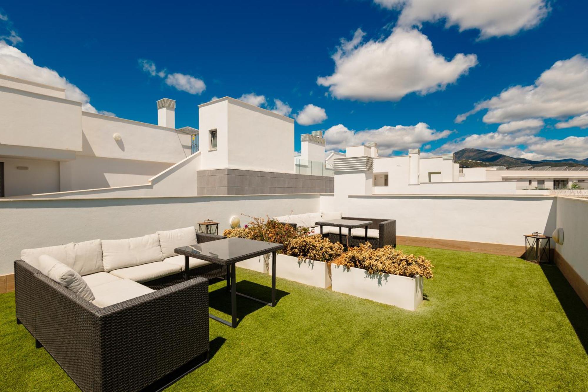 Contemporary 2 Bedroom In Nueva Andalucia Apartment *