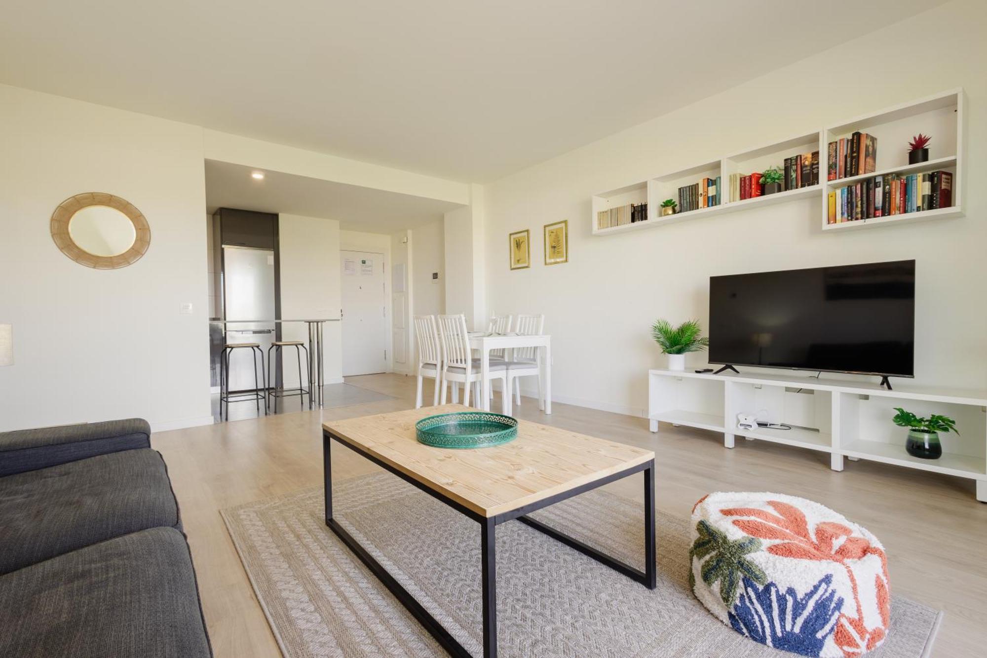 Contemporary 2 Bedroom In Nueva Andalucia Apartment Marbella