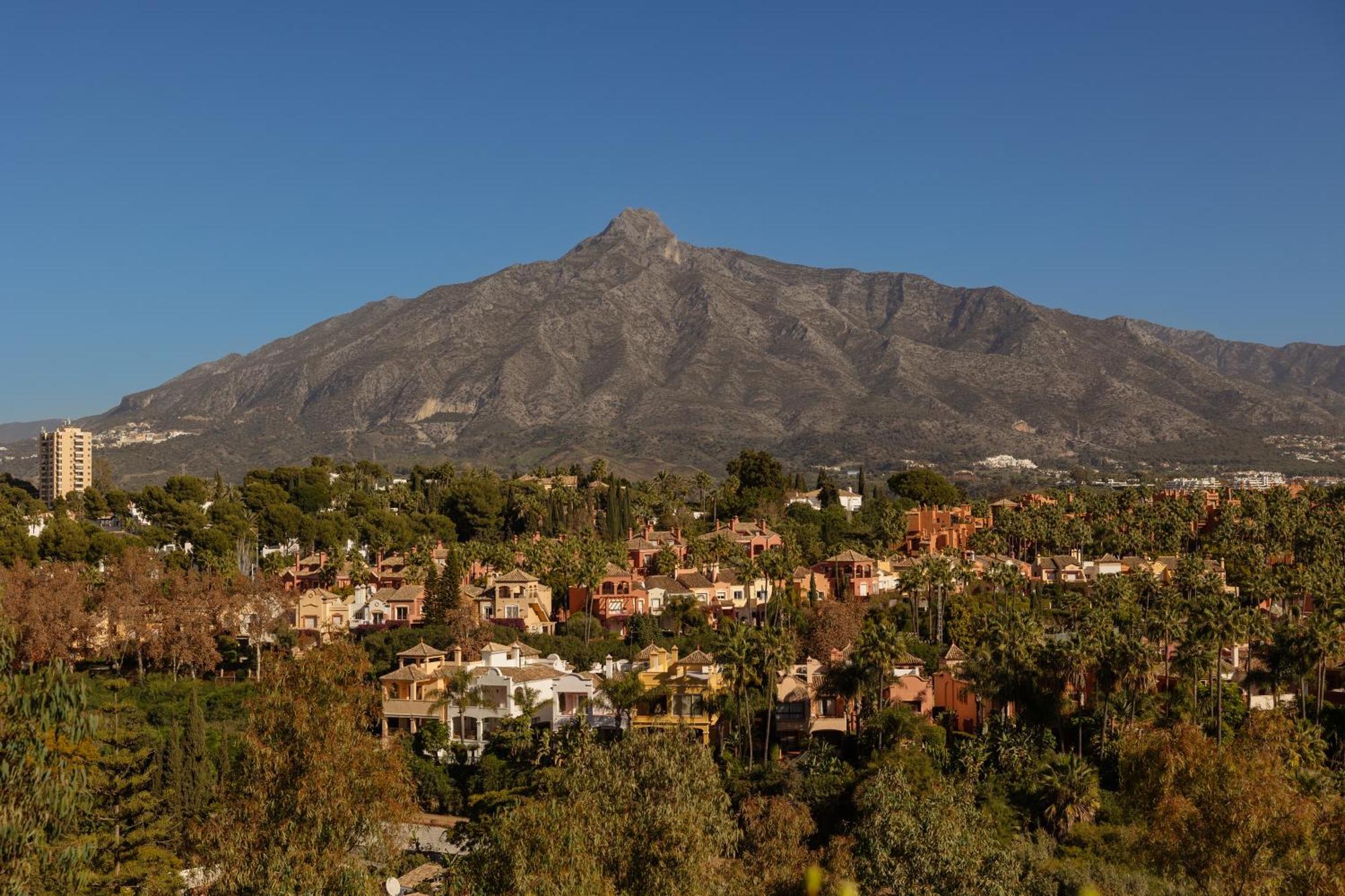 Contemporary 2 Bedroom In Nueva Andalucia *