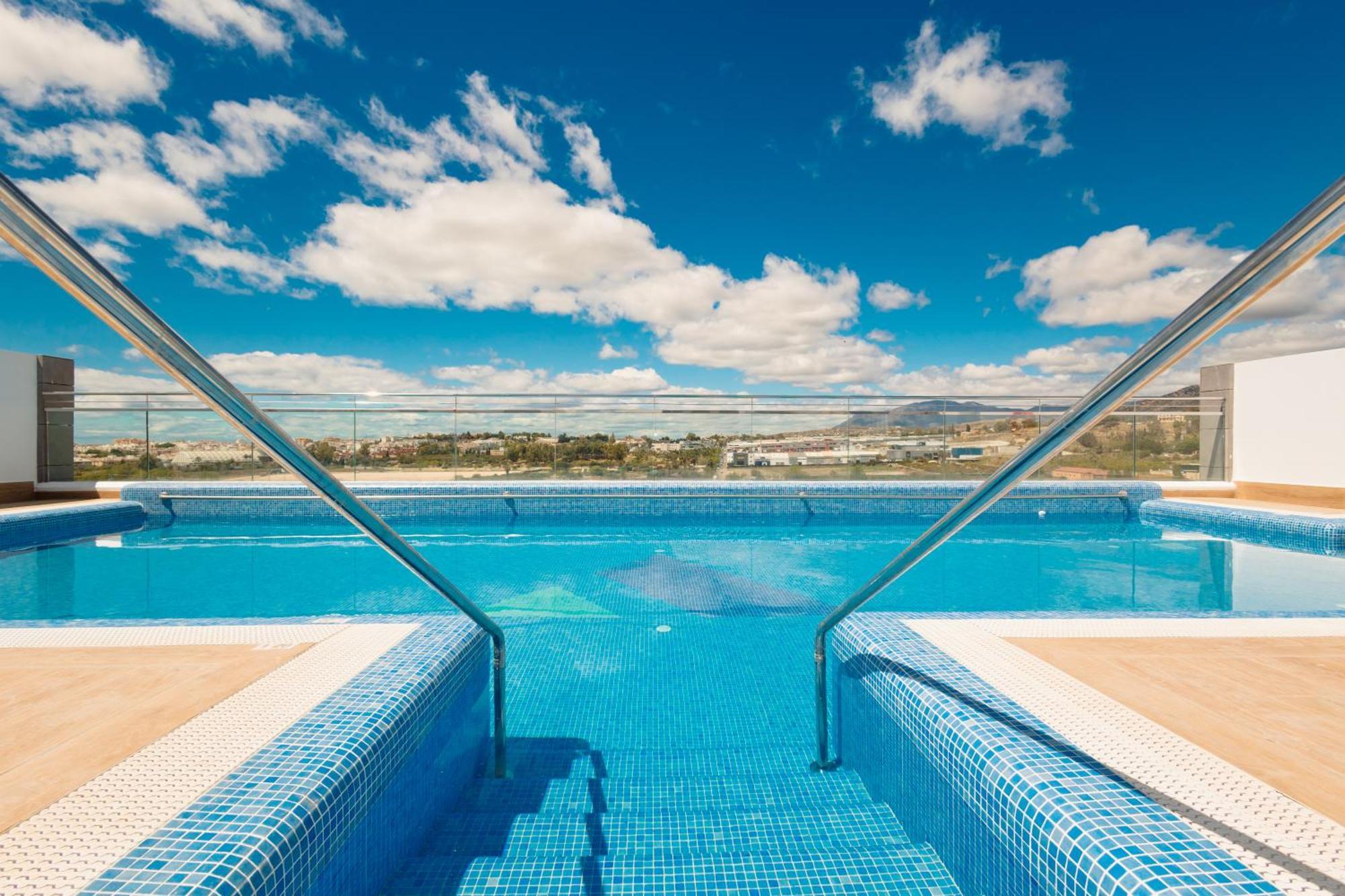Contemporary 2 Bedroom In Nueva Andalucia Apartment