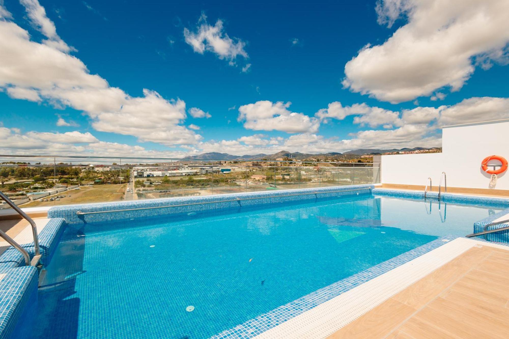 Apartment Contemporary 2 Bedroom In Nueva Andalucia *